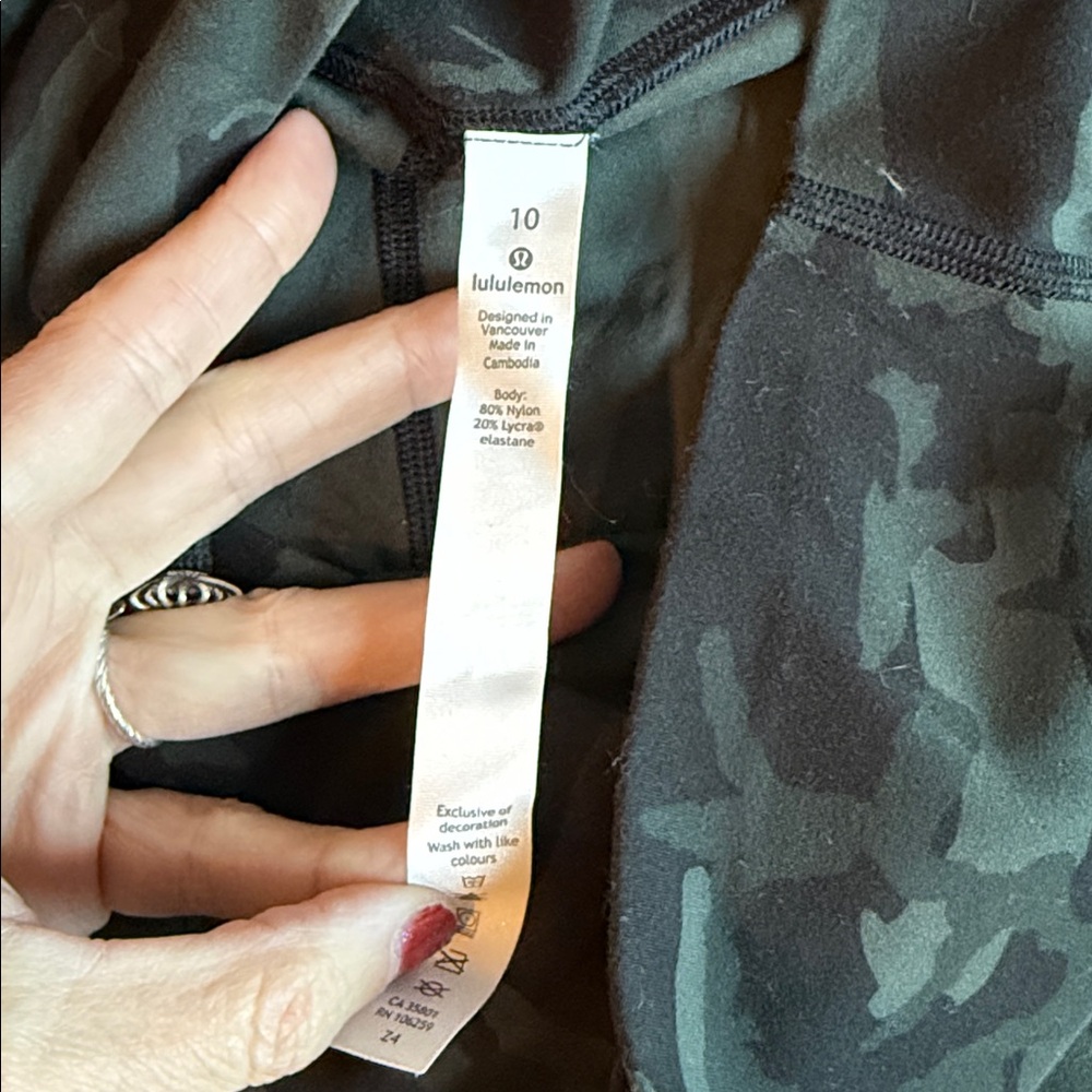 Lululemon camouflage camo green black leggings pants stretchy pull on size 10 - Picture 5 of 5